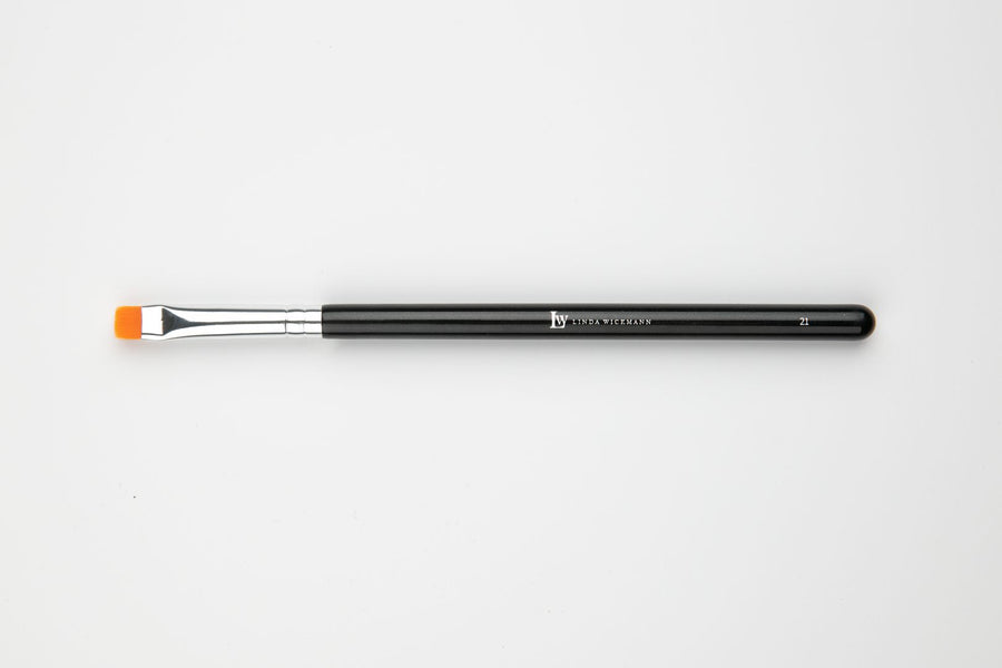 The Flat Sharp brush