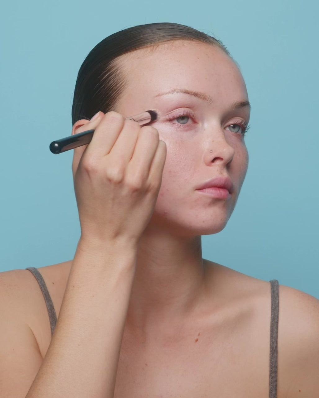 Load video: The Angled Concealer brush