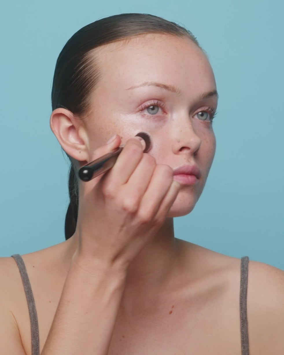 Load video: The Medium Round Foundation brush