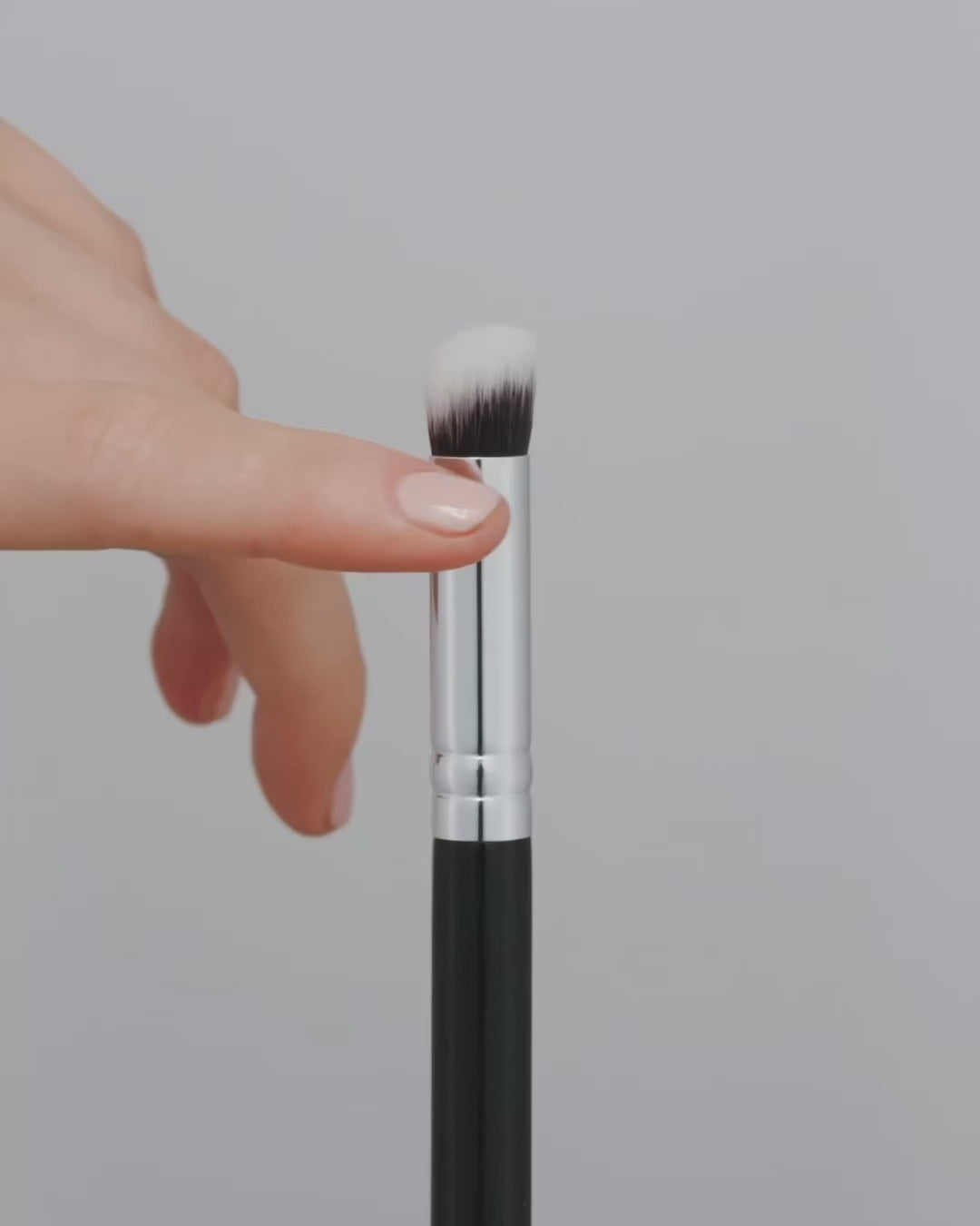 Load video: The Angled Concealer brush