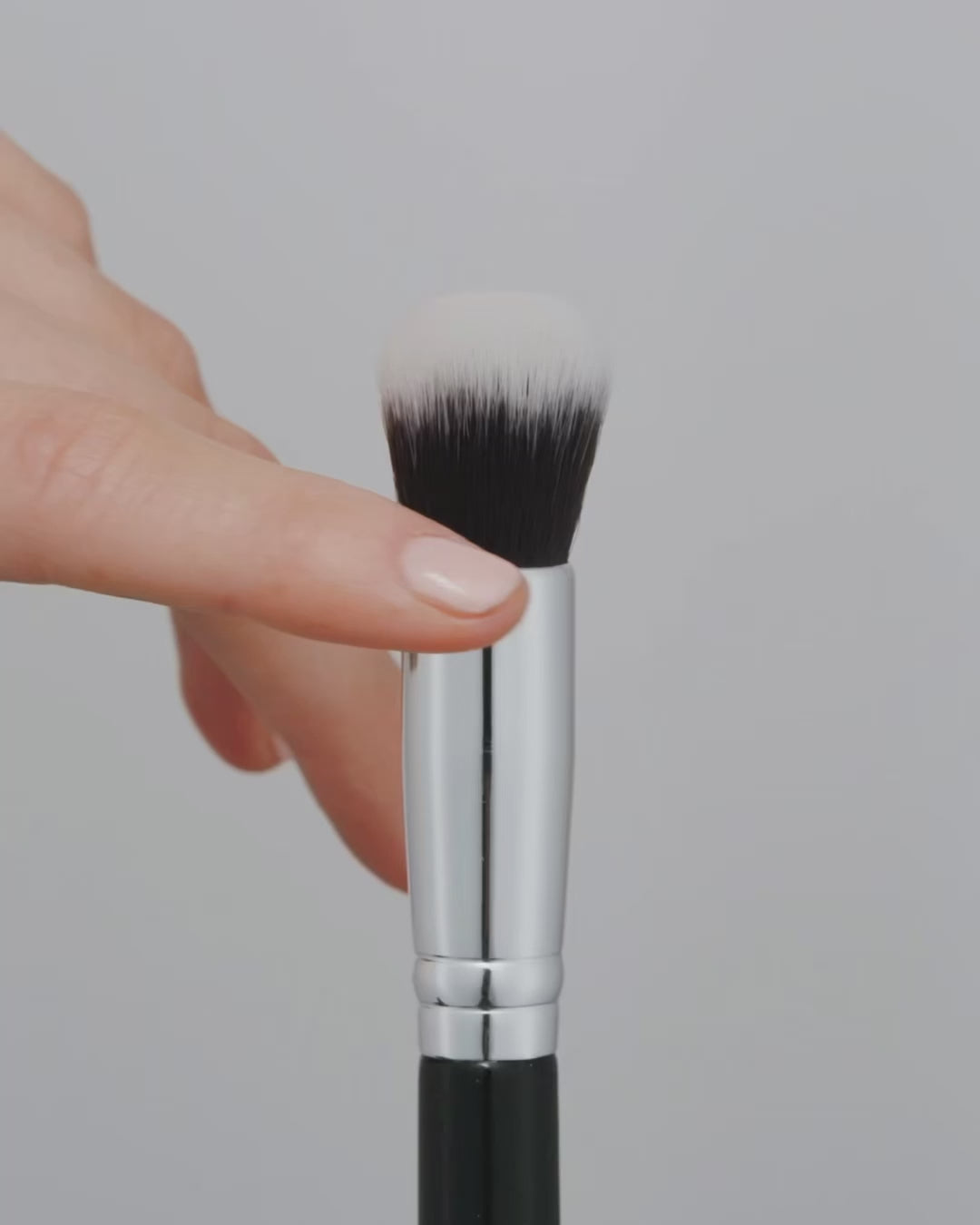 Load video: The Medium Round Foundation brush