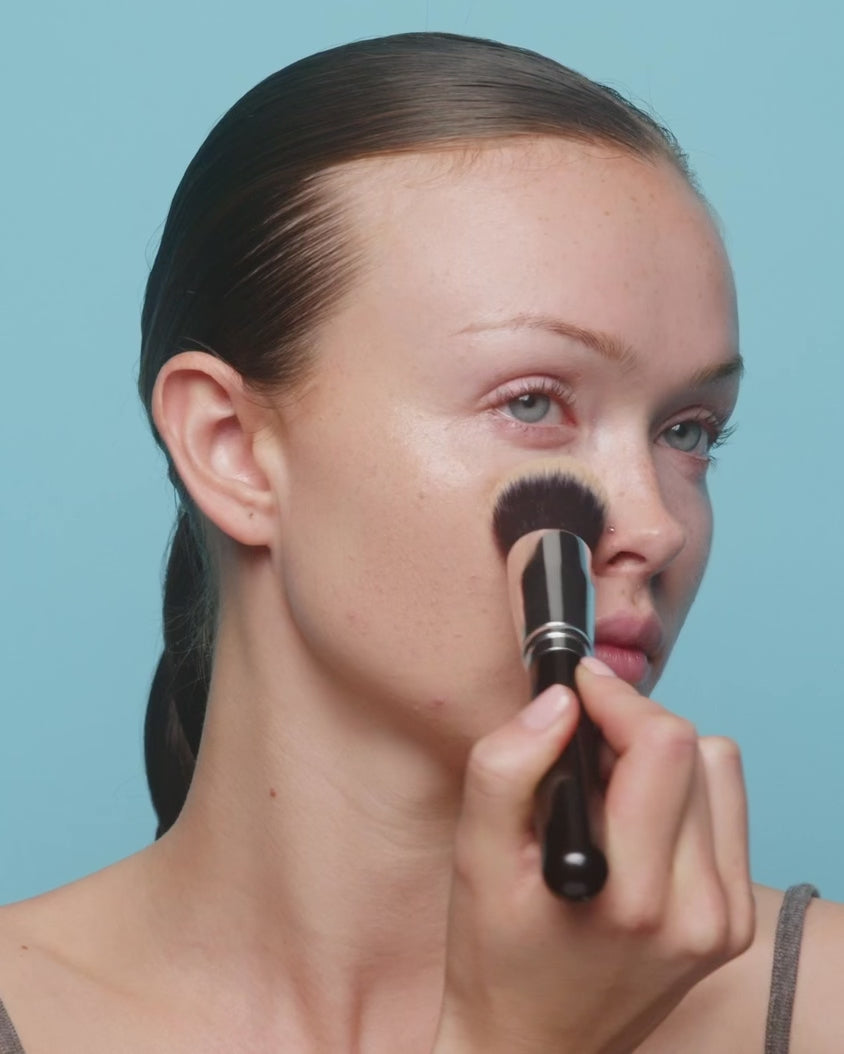 Load video: The Large Round Foundation brush